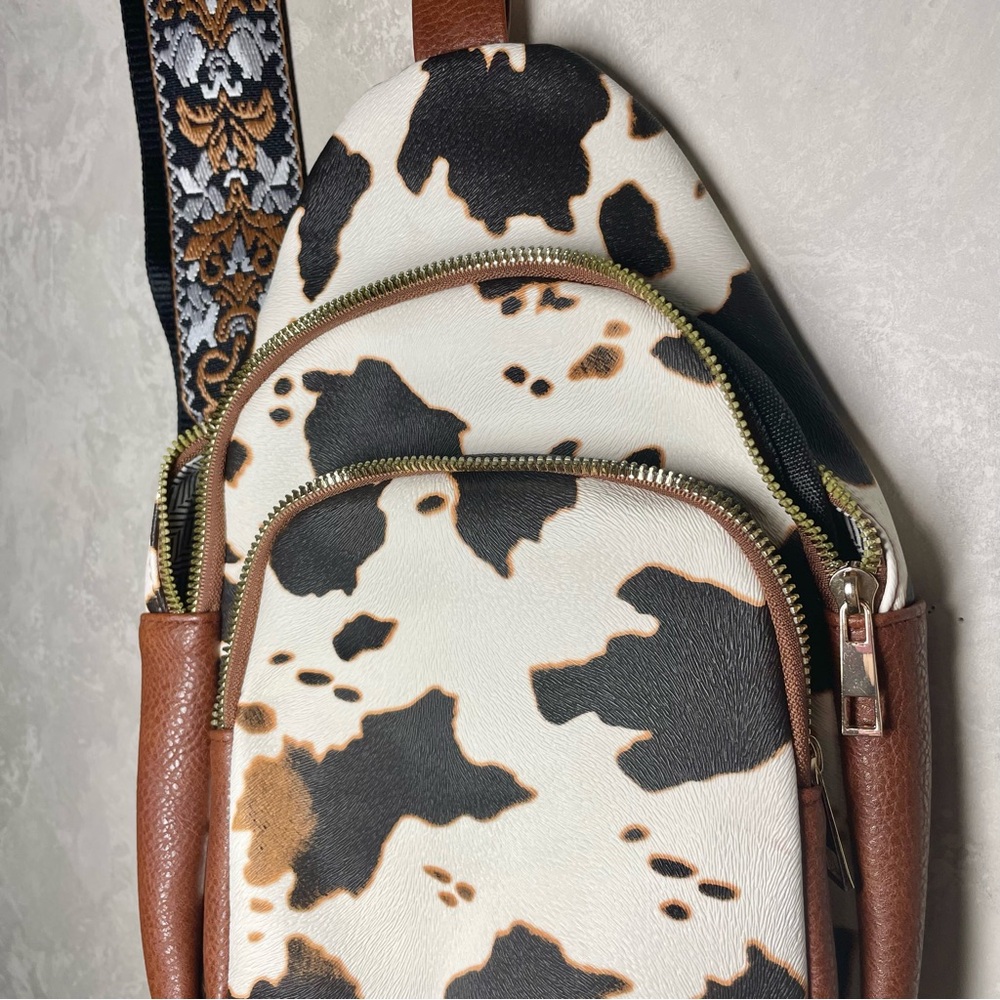 NWOT Alba cow print sling back bag - Picture 3 of 6
